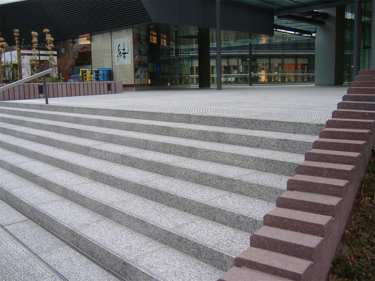 G439 Grey granite for steps and risers